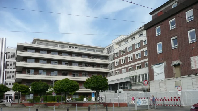德国住院就医指南：入院准备、知情同意、治疗记录、出院与复诊主题配图