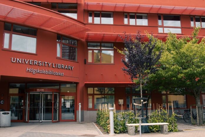 瑞典延雪平一所大学图书馆入口，图书馆场景示意