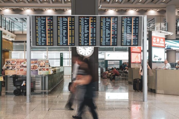 美东机场航班恢复后德国旅客的改签与行程确认